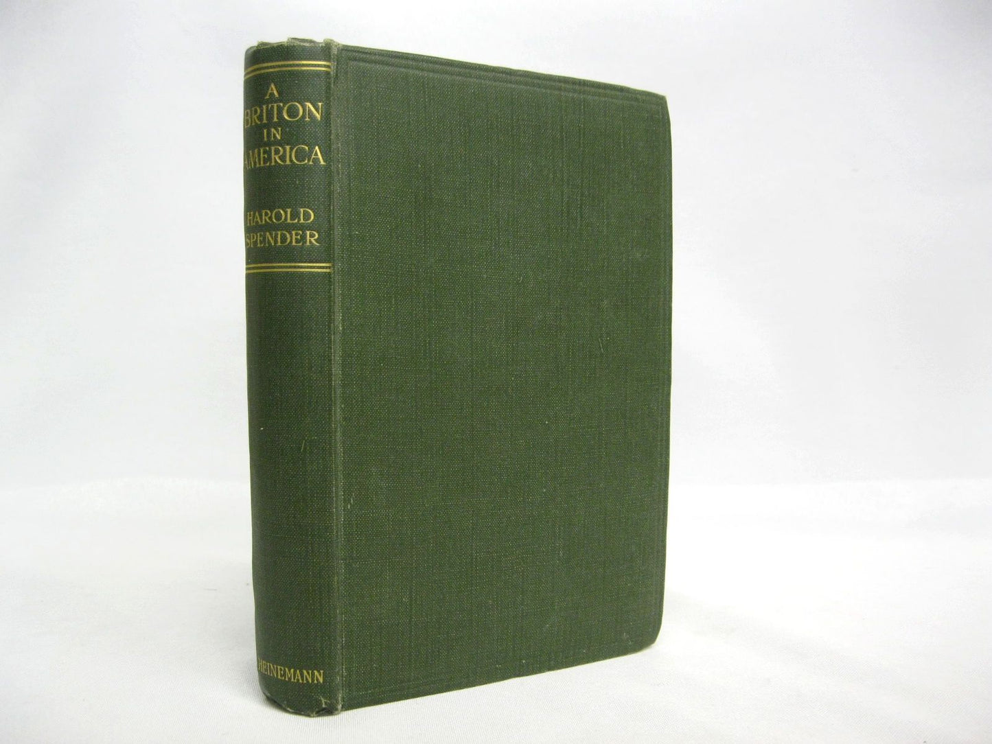 A Briton In America by Harold Spender