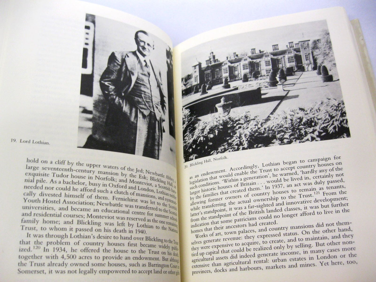 Decline and Fall of the British Aristocracy by David Cannadine