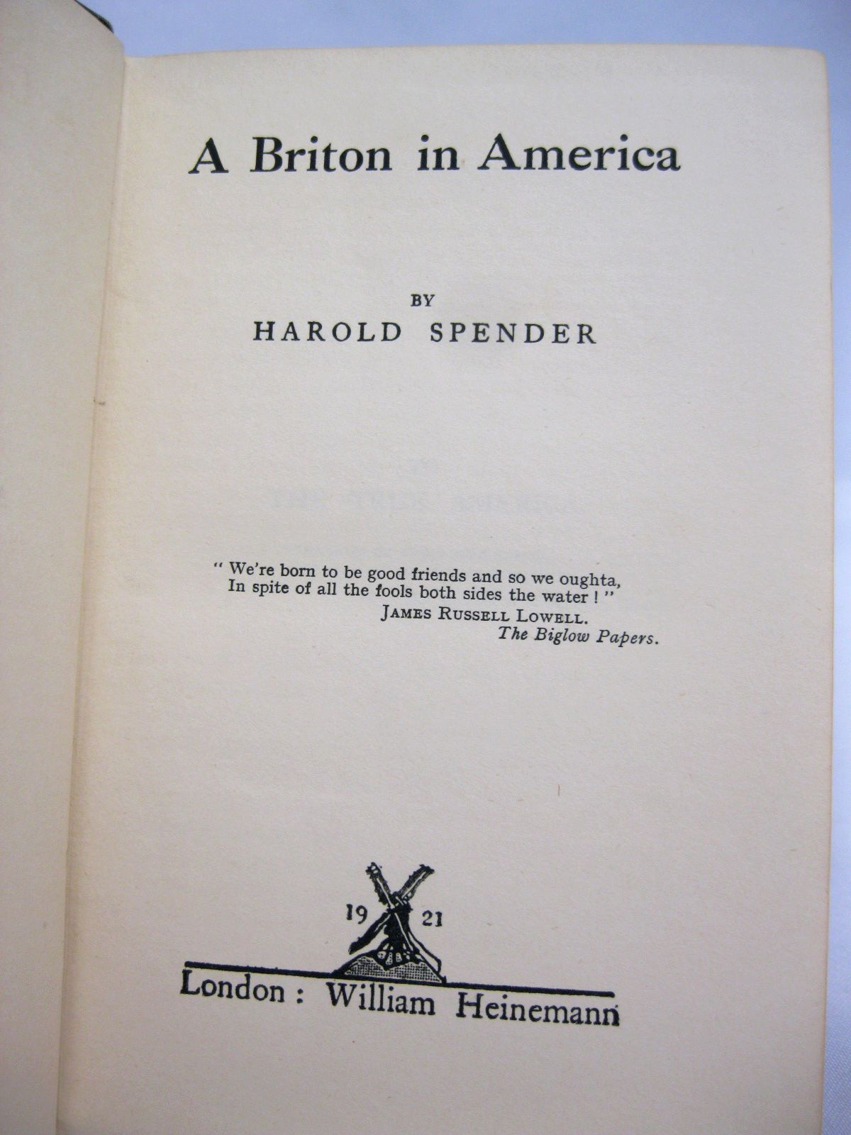 A Briton In America by Harold Spender