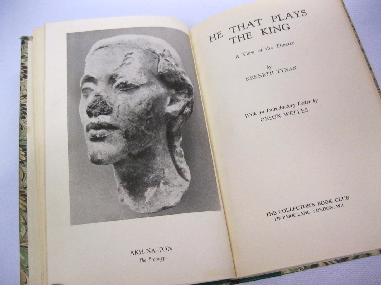 He That Plays the King by Kenneth Tynan